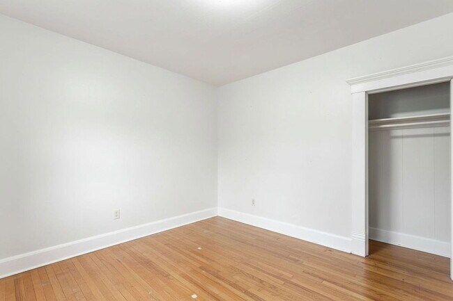 Building Photo - 196 W 8th Ave