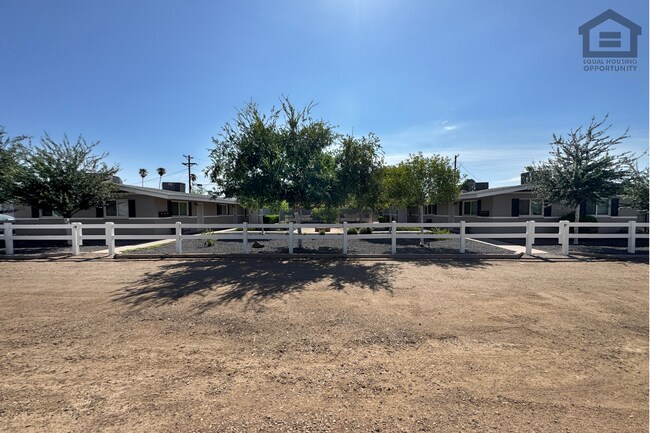 Building Photo - 1325 N 48th St