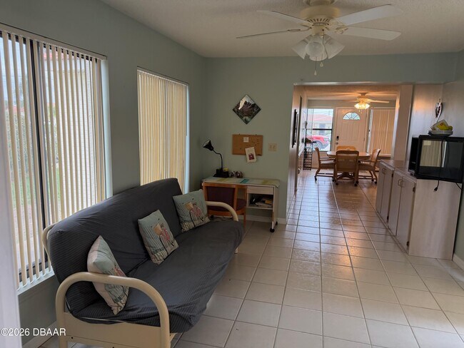 Building Photo - 604 Robin Rd