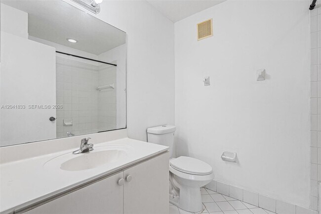 Building Photo - 1261 SE 27th St