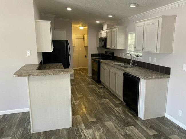 Building Photo - 517 Remann Rd