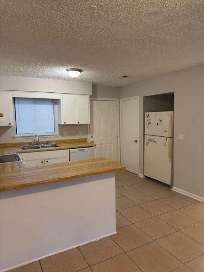 Building Photo - 111 S East St