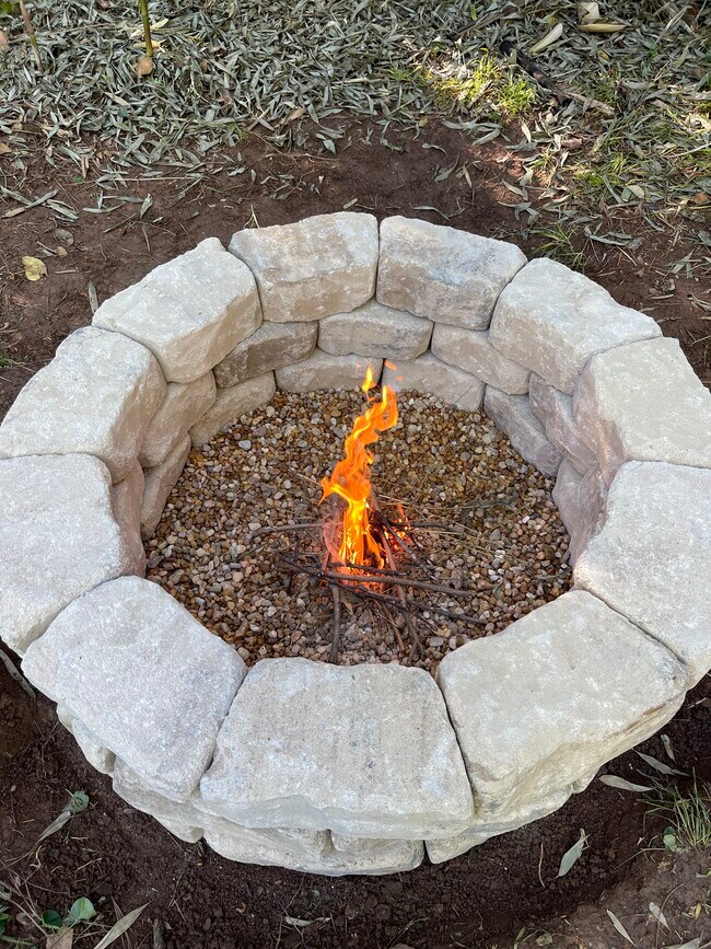 Building Photo - 3494 Maryvale Dr