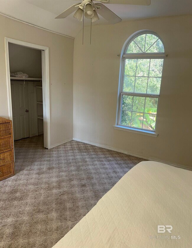 Building Photo - 22985 High Ridge Rd