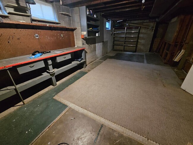 Building Photo - Cozy Single-family Home