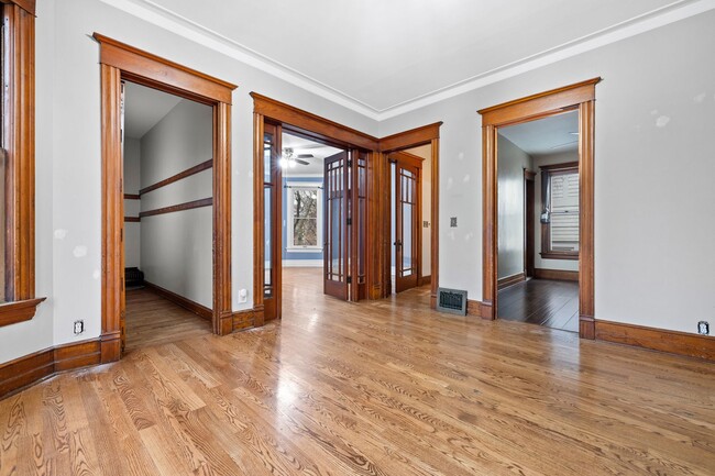 Building Photo - Historic 3 bedroom upper