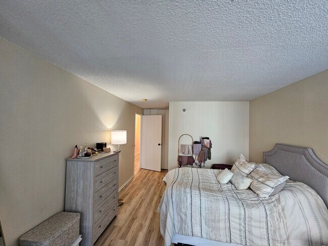 Building Photo - 440 N McClurg Ct