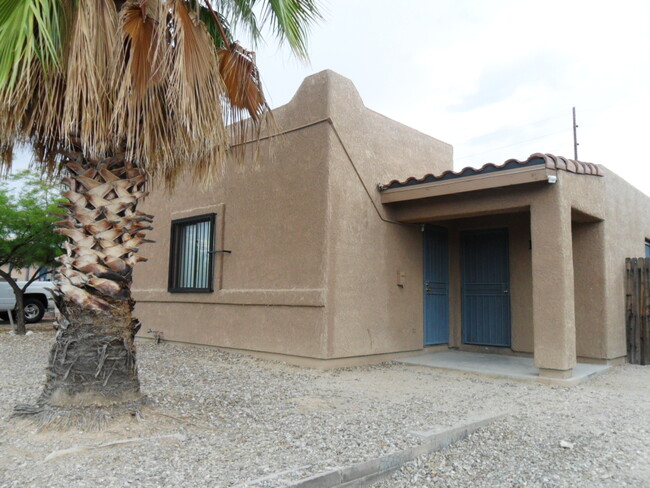 Primary Photo - 1422 E Lee St