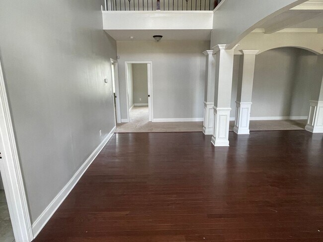 Building Photo - 96 Castlebay Dr