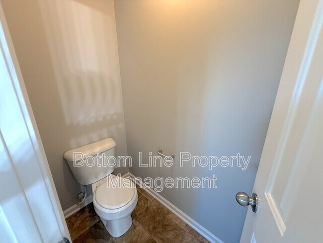 Building Photo - 5622 Wallace Cabin Dr