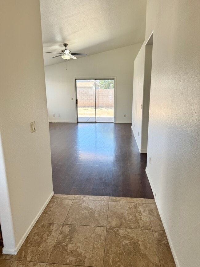 Building Photo - 3 Bedroom/2 Bath Single Level Home! NO HOA