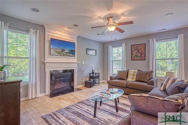 Building Photo - Spacious Home on a Corner Lot in Heritage New Riverside!