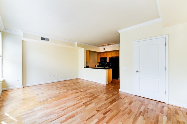 Building Photo - Logan Circle Studio Apartment for Rent Ava...