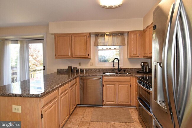 Building Photo - 1553 Templeton Pl