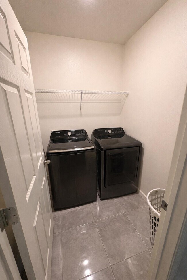 Building Photo - 5619 Delight Dr