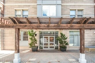 Building Photo - 16 Miner St