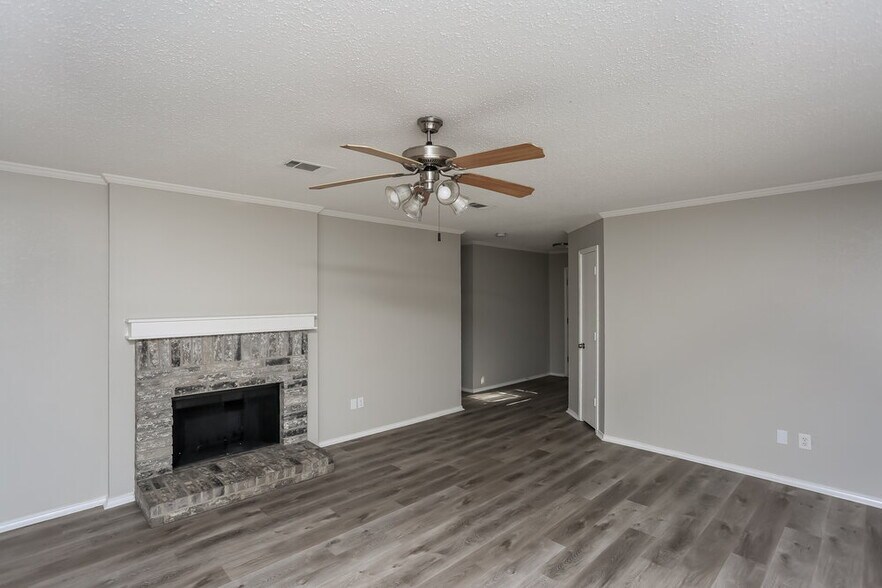 Building Photo - 5301 Royal Burgess Dr