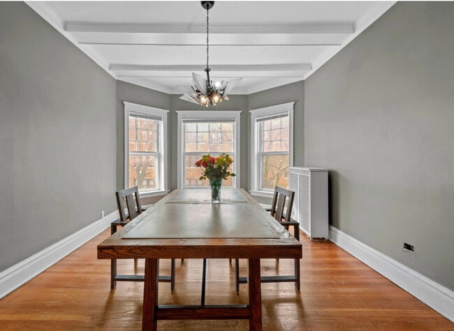 Building Photo - 1067 W Balmoral Ave