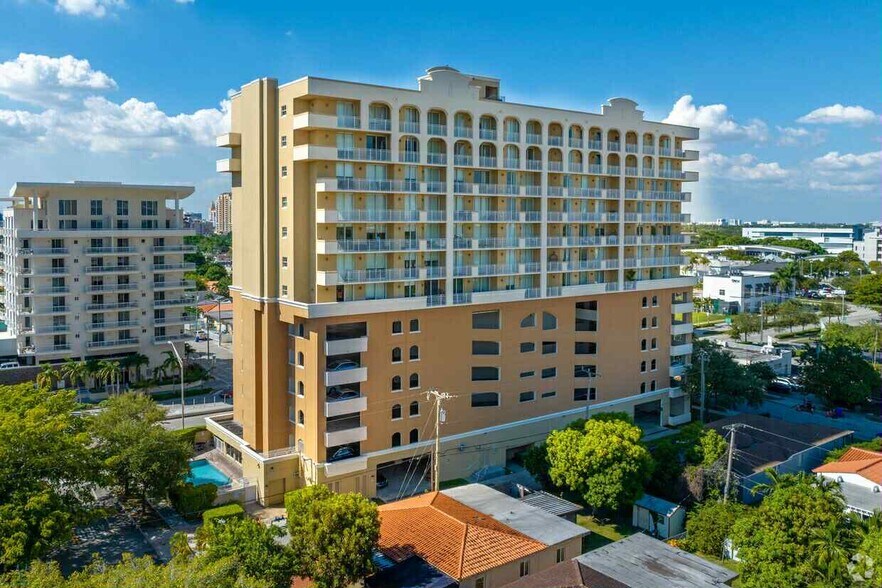 Building Photo - 2425 SW 27th Ave