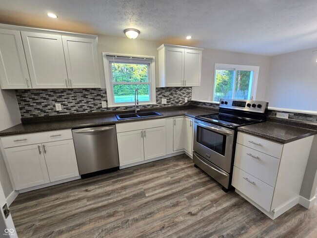Building Photo - 2115 Dawnshire Dr
