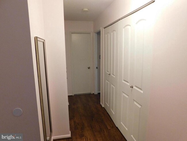 Building Photo - 6147 Leesburg Pike