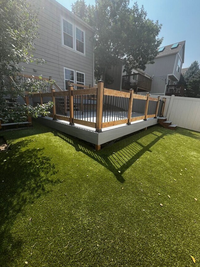 Building Photo - HALF OFF A MONTH'S RENT** -- Bright, Remod...