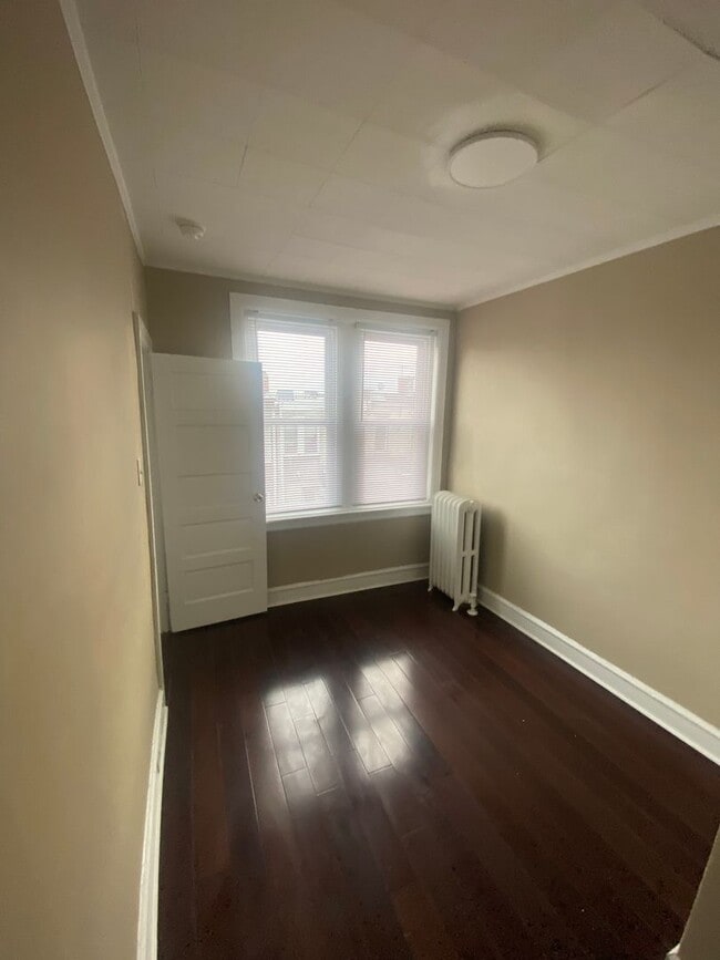 Building Photo - 170 W Thelma St