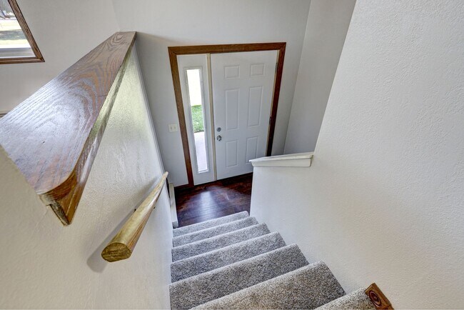 Building Photo - 2273 Country Ln