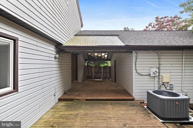 Building Photo - 511 Avondale Dr