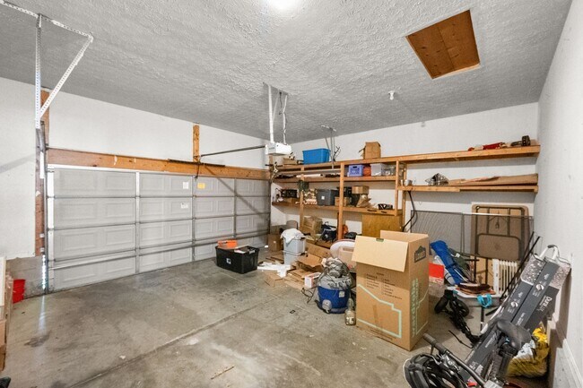 Building Photo - Gorgeous 3-bedroom, 2-bathroom ranch-style home