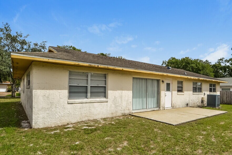 Building Photo - 8564 Cedar Cove Dr