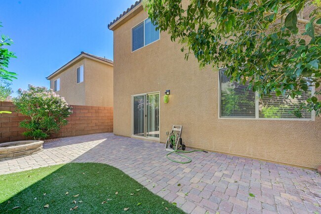 Building Photo - House For Rent! 4 beds, 3 baths Community ...