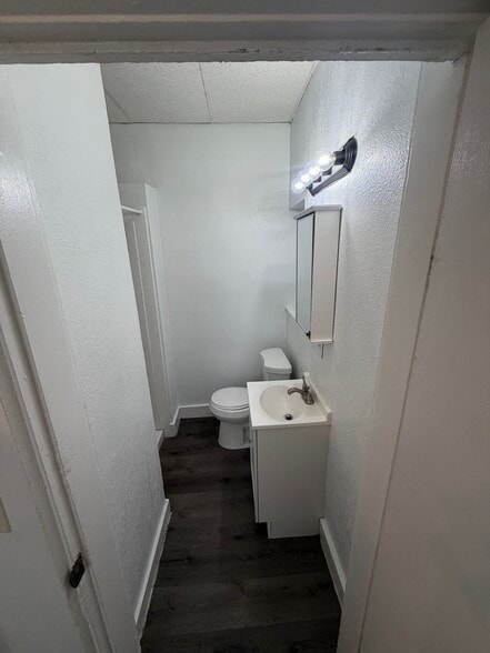 Building Photo - 212 Tinkler St