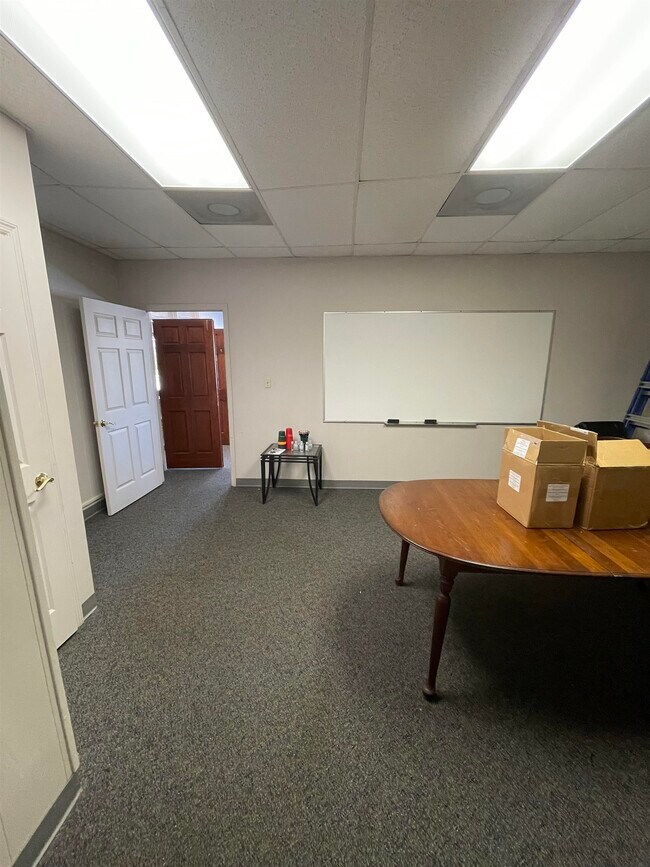 Building Photo - 105 W Main St