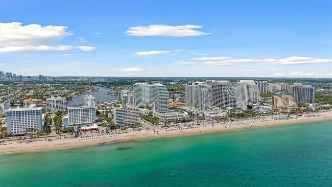 Building Photo - 3101 Bayshore Dr