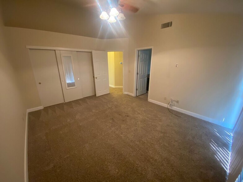 Building Photo - 872 Portside Cir