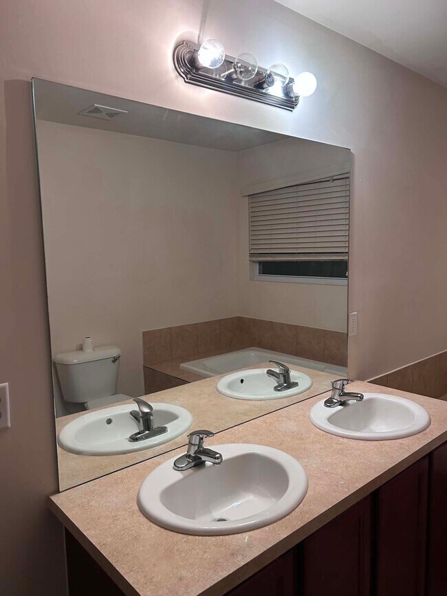 Building Photo - 1841 Wexford Cir
