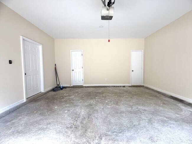 Building Photo - 2168 Pebble Beach Dr
