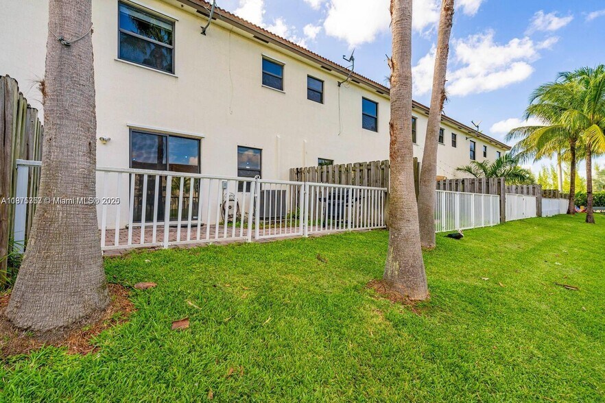 Building Photo - 8945 NW 98th Ave