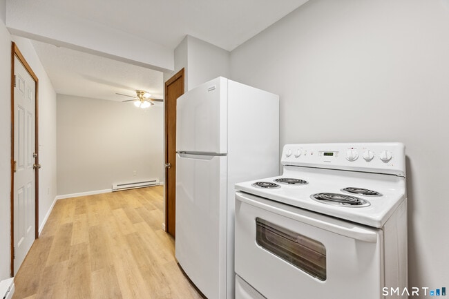 Building Photo - 46 N Cherry St