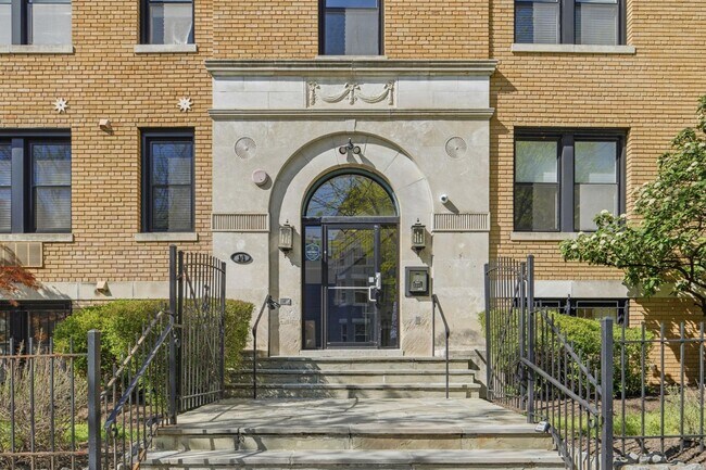 Building Photo - 14 S St NE