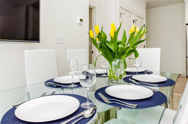 Building Photo - 1140 Hamlet St