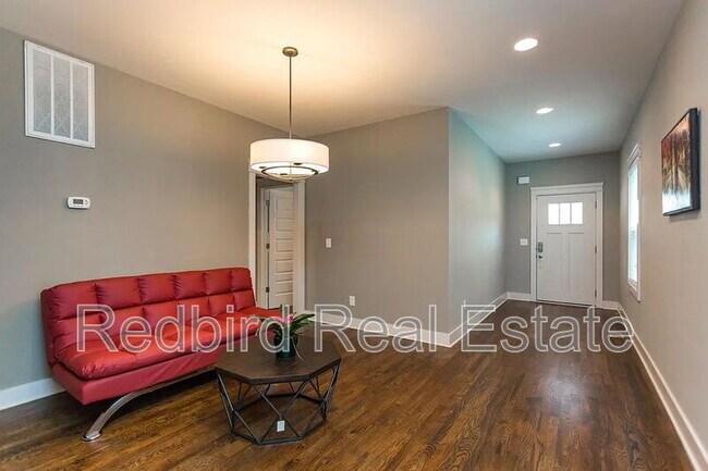Building Photo - 1717 14th Ave S