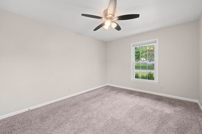 Building Photo - Move-In Specials Available! Single-Family in Oak Grove, KY!
