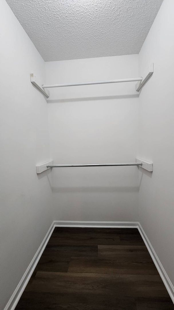 Building Photo - 208 S Ginger Dr