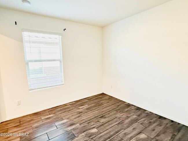 Building Photo - 12253 N Sutter Dr