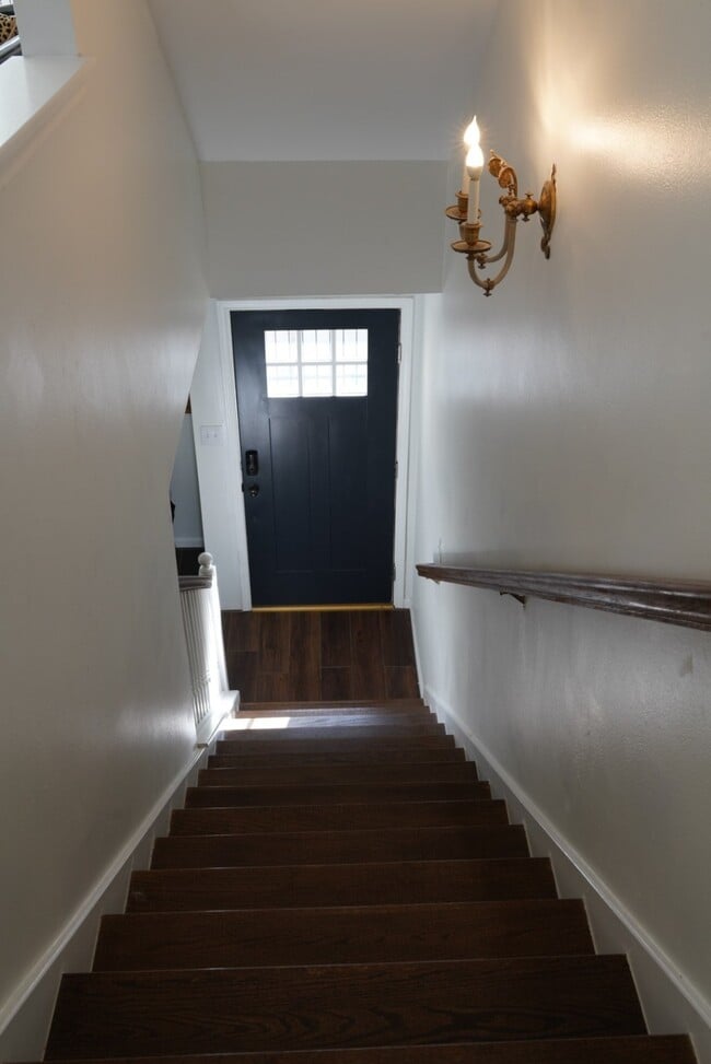 Building Photo - 1316 Tuam St