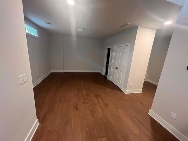 Building Photo - 1220 Waterfall Ct