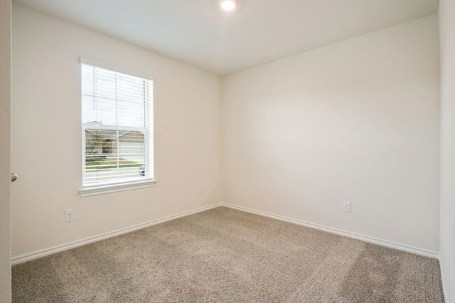 Building Photo - 1324 Stuarts Frst Dr