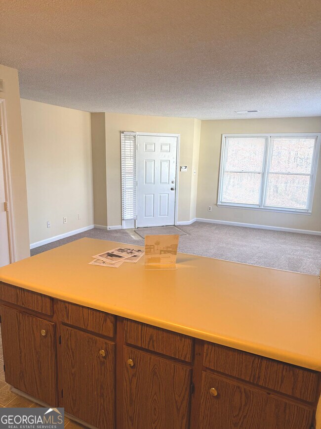 Building Photo - 1600 Oakpoint Dr SW